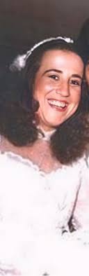 Ele andava e falava de um jeito umjeito que não era normal por aqui. Ele  caminhava, como um homem no parque, sem nenhuma peocupação no mundo. Como  se tivesse um casaco invisível,