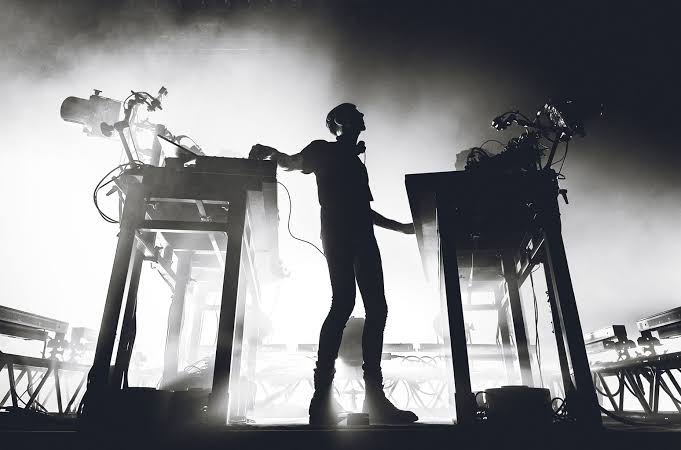 RICHIE HAWTIN Launches CLOSER -- Interactive App For Mobile Phones ile ilgili görsel sonucu"