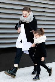 How To Wear Combat Boots With Large Feet Edgycuts Dr Martens Outfit Dr Martens Boots Outfit Dr Martens Style