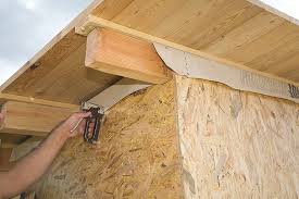 Gartenhaus Selber Bauen Die Fassade Wird Verkleidet In 2020 Gartenhaus Selber Bauen Gartenhaus Fassade