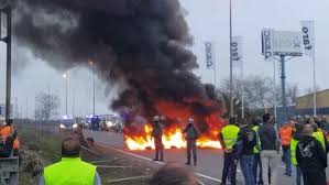 Farmers In Spain S Andalucia Cut Off Roads With Tractors And Light Fires In Huge Protest At Rock Bottom Olive Oil Prices Olive Press News Spain