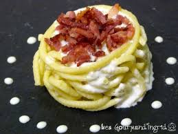 Recette Spatzle D Alsace Aux Lardons Et Sauce Roquefort En Video Recette Recette Spaetzle Recette Spatzle