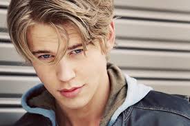 En julio de 2009, butler protagonizó la película de aventura familiar de 20th century fox aliens in the attic (originalmente titulada they came from upstairs), interpretando a jake pearson, junto a ashley tisdale, carter jenkins, robert hoffman, kevin nealon y doris roberts. Austin Butler Biography Photo Wikis Height Age Personal Life News Filmography 2021
