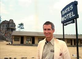 In keeping with norman's wishes, he tries to fix up the place and make it a respectable motel. Tony Perkins In Front Of The Bates Motel Set Anthony Perkins Tv Horror Norman Bates