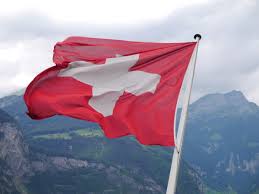 A híres piros négyzet zászló fehér kereszt a közepén képviseli a nemzet svájcban. Svajc Ezek Azok A Jarmuvezetok Akiknek Online Kell Regisztralni Erkezesuket Az Orszagba Trans Info