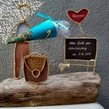 Einschulung Papierdrahtfigur Auf Treibholz Verkauft Das Besondere Geschenk Zur Einschulung Geschenk Einschulung Basteln Mit Papierdraht Besondere Geschenke