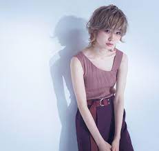 前髪次第で印象チェンジ ギャップを兼ね備えた二面性ウルフヘアにぞっこん ウルフ ヘア 前髪 ショートカット