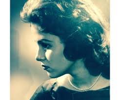 Lori Bernard's Instagram, Twitter & Facebook