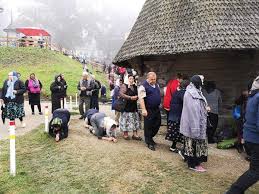We did not find results for: Adormirea Maicii Domnului La MÄƒnÄƒstirea Nicula Zeci De Mii De Pelerini È™i Au Petrecut Noaptea Sub Cerul Liber Foto Dej24 Ro