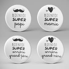 Pour que ce moment reste inoubliable, découvrez des idées originales pour annoncer si le début de votre grossesse se rapproche d'une date importante telle que la saint valentin, noël ou encore un anniversaire… sautez sur l'occasion ! Badge Ou Magnet Cadeau Annonce Originale De Grossesse