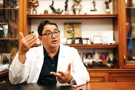 Professor of cardiology, heart center, semmelweis university. Dr Merkely Bela Edesapja Is Sorra Kerult Ezzel A Vakcinaval Oltottak Be
