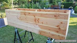 So setzen sie ihre pflanzen wunderschön rustikal in szene. Ein Hochbeet Selbst Bauen Pflanzkubel Aus Holz Fur Die Terrasse Wir Bauen Dann Mal Ein Haus