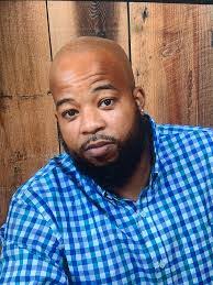 Earl Bacon's Instagram, Twitter & Facebook