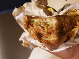 Gratis burger king indonesia diskon dan kode promo terbaru hingga 90% mei 2021 ✅ promo 100% diverifikasi paket burger dari rp ayam goreng dari rp 15.000 aja pakai promo burger king ini. Burger Ayam Goreng Njoy Picture Of Burger Ayam Goreng Njoy Penang Island Tripadvisor