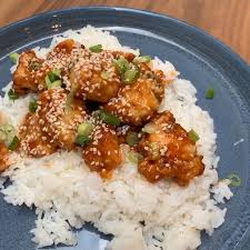This Crispy Honey Sesame Chicken Tastes Absolutely Unreal Really Easy To Make Too Dip The Chi Honey Sesame Chicken Crispy Honey Chicken Sesame Chicken