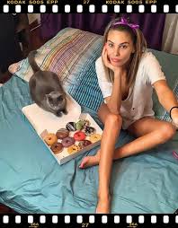 Cei doi aveau inclusiv planuri de nuntă, ramona olaru fiind cerută în căsătorie în urmă cu câteva luni. Ramona Olaru Biografia Noii Vecine De La Neatza Cu Razvan Si Dani