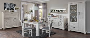 Die möbel sind häufig aus massivholz gefertigt und gelten daher als beinahe. Landhausstil Landhausmobel In Romantisch Moderner Optik