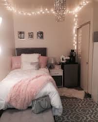 Single woman simple bedroom decorideas. Small Bedroom Decorating Ideas For A Single Woman Novocom Top