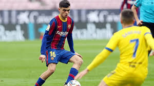Pedri features for barcelona against sevilla. Football News Pedri Injury Update Barcelona Star To Be Out For Few Weeks After Leaving Sevilla Win On Crutches Latestly