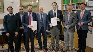Absolwent wydziału prawa i administracji uw oraz centrum prawa amerykańskiego (2006 r.). Billon I Eksperci Z Wpia Uw Podejma Prace Nad Wdrozeniem Technologii Blockchain Na Wyzszych Uczelniach Billon