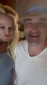 Britney trifft sich wieder mit ihrem Bruder Bryan : r/BritneySpears