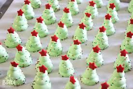 Ingredients · 4 egg whites, cold · 1 cup (200 g) granulated sugar · ⅛ tsp cream of tartar · green food coloring or green food gel · sprinkles . Christmas Tree Meringues Fun Family Crafts