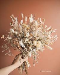 Get Inspired By These Mid Century Ambiances In 2020 Dried Flower Arrangements Dried Flowers Dried Flower Bouquet