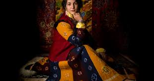 Consequently, we have a blend of dresses, attires, beauty gears from different although the clothing of ladakh have shared designs and make in our different communities, jewellery makes a different story. Ladakhi Dress And Costumes Sahapedia
