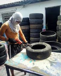 Getting a dog crate for any purpose can be a huge challenge. Brazilian Artist Turns Old Car Tires Into Comfy Dog And Cat Beds Artfido