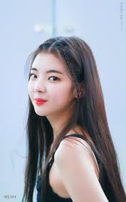 Which means lia's birthday is today!!! Itzy Pics On Twitter Hairstyle Itzy Beauty