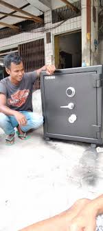 Membeli brankas tidak hanya memperhatikan berat dan ukurannya saja.akan lebih baik jika anda membeli brankas yang berstandar internasional atau iso karena sudah pasti brankas tersebut berkualitas.brankas yang sudah bersertifikat internasional atau iso umumnya dipakai juga oleh bank. Jual Beli Brankas Service Home Facebook