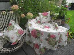 Hier Ist Die Behaglichkeit Zu Gast Feine Tischdecke Tischlaufer Und Passende Kissenbezuge Aus 100 Leinen Tischdecke Decke Wohnaccessoires