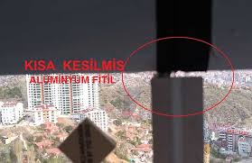 Sadece ve sadece silikon ve benzeri ürünleri suyun girdiği yerlere sürebilir. Cam Balkon Su Sizdirma Sorunu