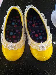 Diy Minnie Mouse Shoes With Yellow Duck Tape And Lace I Didn T Want To Spray Paint Because I Was Worried About C Diy Toddler Minnie Mouse Shoes Halloween Fun