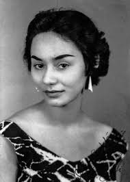 Behind every successful man is a great woman. Famous Colombian writer  Gabriel Garcia Marquez met his future wife