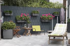 Sichtschutz Macht Schluss Mit Neugierigen Blicken Durch Den Zaun Wer Seinen Stahlgitterzaun Blickdich Zaun Garten Sichtschutz Garten Zaun Outdoor Dekorationen