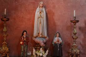 Our lady of fatima shrine. File Our Lady Of Fatima And The Children Igreja De Sao Domingos Lisbon Jpg Wikimedia Commons