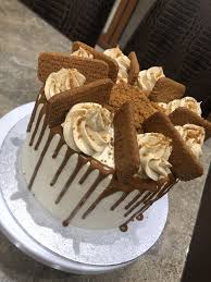 Lotus Biscoff Drip Cake In 2020 Cake Drip Cakes Biscoff