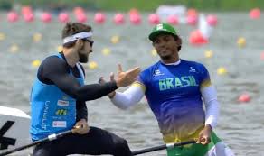 A dupla brasileira, que largou na raia quatro, terminou a bateria em terceiro lugar. Orgulho Apos Fazer Historia No Rio Isaquias Queiroz Vence Etapa Da Copa Do Mundo De Canoagem Jovem Pan