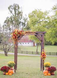 I just did my first wedding of 2020 yesterday and shared my #foamfreefloral mechanics on instagram. Herbst Hochzeit Bogen Hochzeit Laube 2 Stuck Mackettes Wedding Wedding Weddingideas Fall Wedding Arches Rustic Wedding Decor Diy Outdoor Fall Wedding