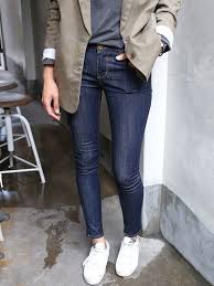 Vers La Fin Du Jean Destroy Tendances De Mode Mode Fashion Mode Mode Garcon Manque