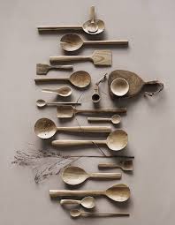 Tendance La Deco Fait Corps Avec La Nature Elle Decoration Decoration Murale Cuisine Ustensiles De Cuisine En Bois Deco