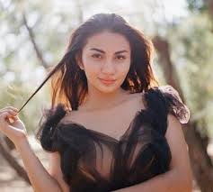 Umur 19 tahun) adalah seorang aktris sinetron dan film layar lebar indonesia. Ariel Tatum The Sexy Lips Steemit