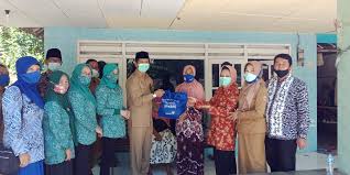 Dalam artikel ini saya kemas semua kebudayaan adat jawa timur, mulai dari rumah adat, pakaian adat, senjata tradisional dibahas lengkap. Bkkbn Provinsi Jawa Timur Menggelar Sosialisasi Pkbr Di Kabupaten Bangkalan Liputan Indonesia