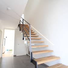 12 Designs Platzsparender Treppen Homify Homify In 2020 Treppe Moderne Treppen Schmale Treppe