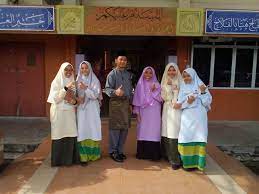 Sultan hasanuddin berhasil menggagalkan belanda untuk menguasai kerajaan islam gowa. Kerja Sekolah Agama Menengah Tinggi Sultan Hisamuddin Facebook