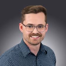 Evelyn Dow's Instagram, Twitter & Facebook