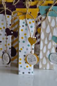 Anleitung Zur Verpackung Fur Kleine Schoki Riegel Geschenke Geschenke Schon Verpacken Geschenkideen