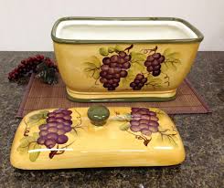 tuscan wine and grape kitchen decor
