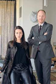 Bisher ist es beiden zwar recht gut gelungen, ehe und arbeit zu trennen. Herr Und Frau Bulle 2018 Tv Show Where To Watch Streaming Online Plot